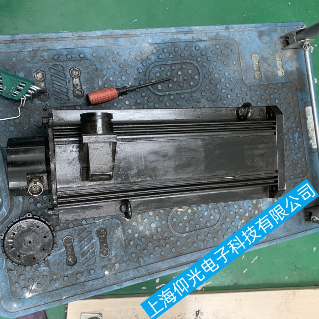 包裝行業(yè)力士樂(lè)伺服電機(jī)MDD065A-N-040-N2L-095GB0報(bào)警C2103維修